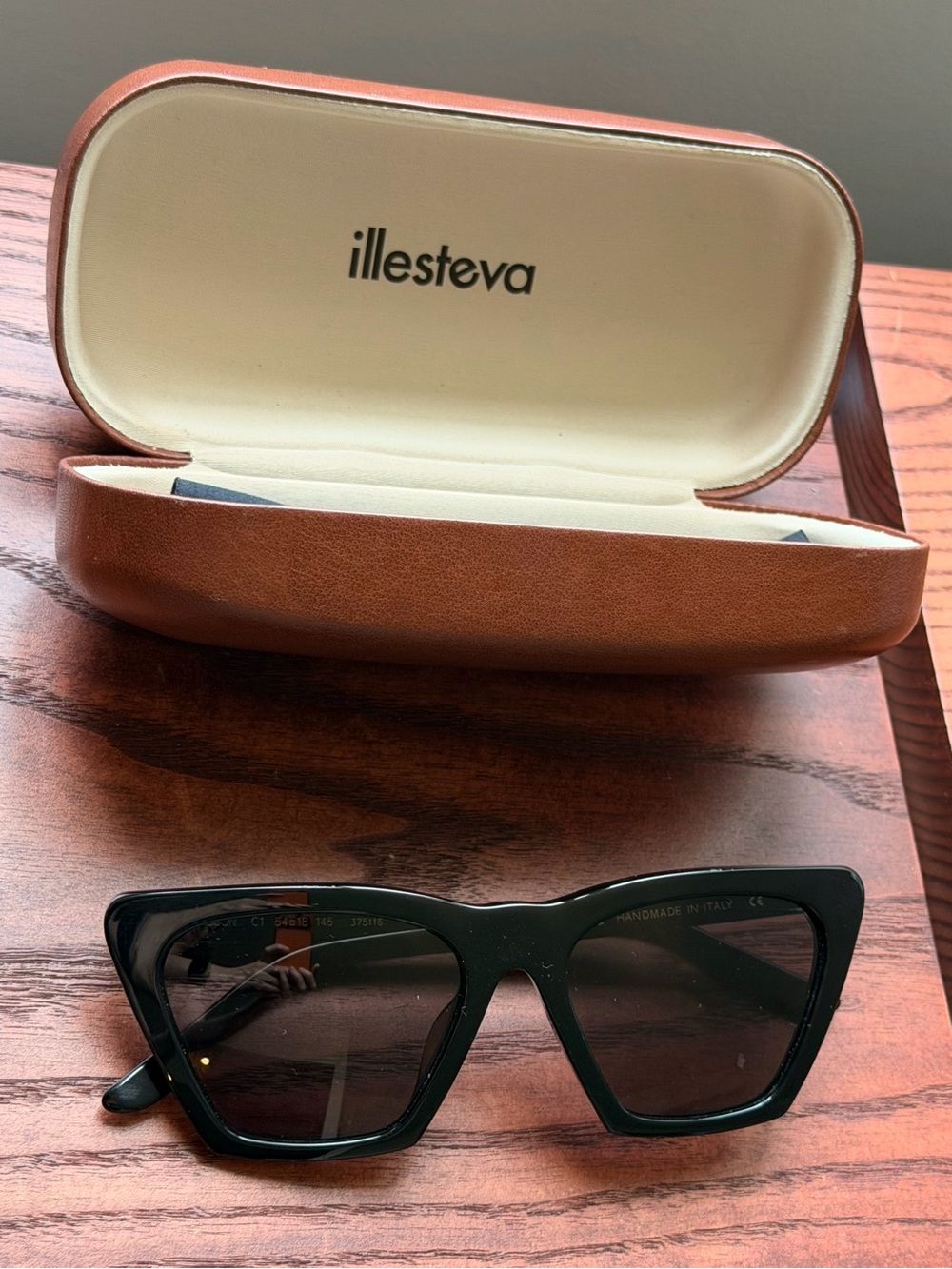 Illesteva Lisbon Sunglasses in Black